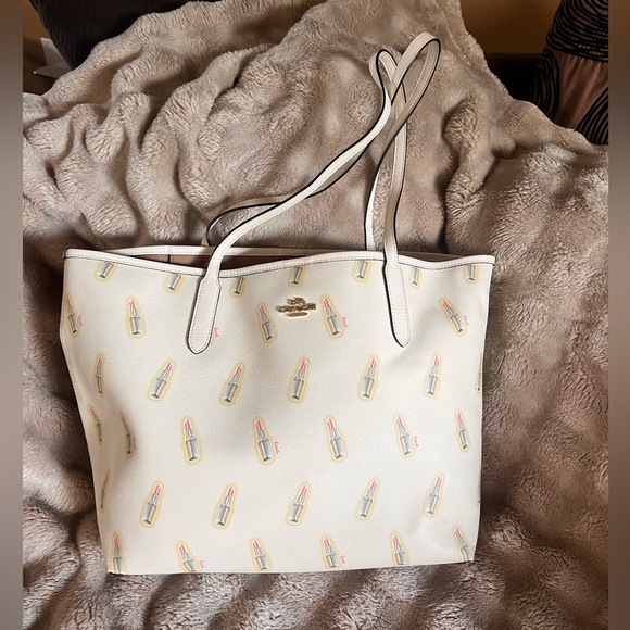 Coach CITY TOTE WITH LIPSTICK PRINT - Picture 1 of 11